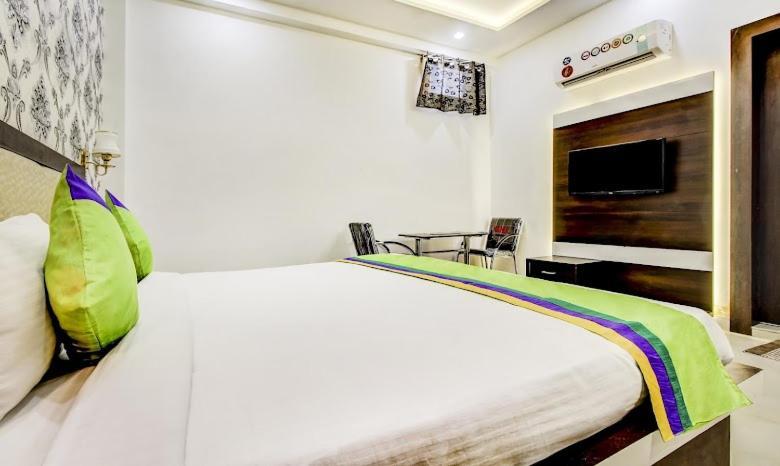 Hotel Golden Door Mathura Exterior foto